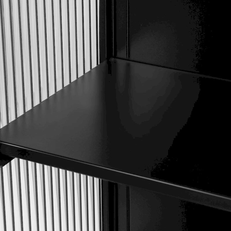 Wandmontierter Schrank mit geriffelter Tür aus gehärtetem Glas und dreistufigem Stauraum, mintgrün und schwarz